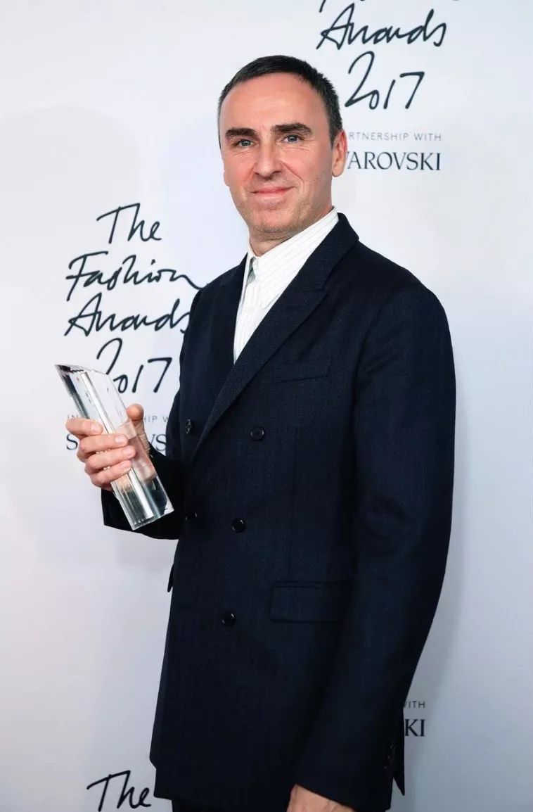 rihanna最新出街,rihanna街头