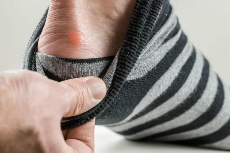 新买的皮质鞋子磨脚教你四招搞定,真皮鞋磨脚用什么方法最好