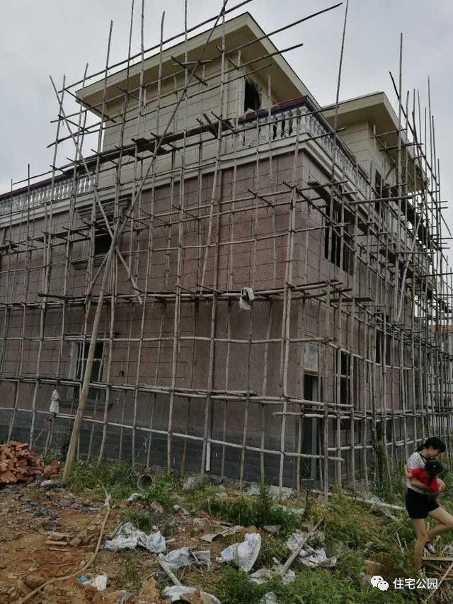 为父母在老家盖房花45万,为父亲放弃80万年薪回农村