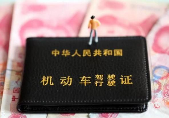 今天12306可以抢元旦车票啦！想买票？过了这关再说