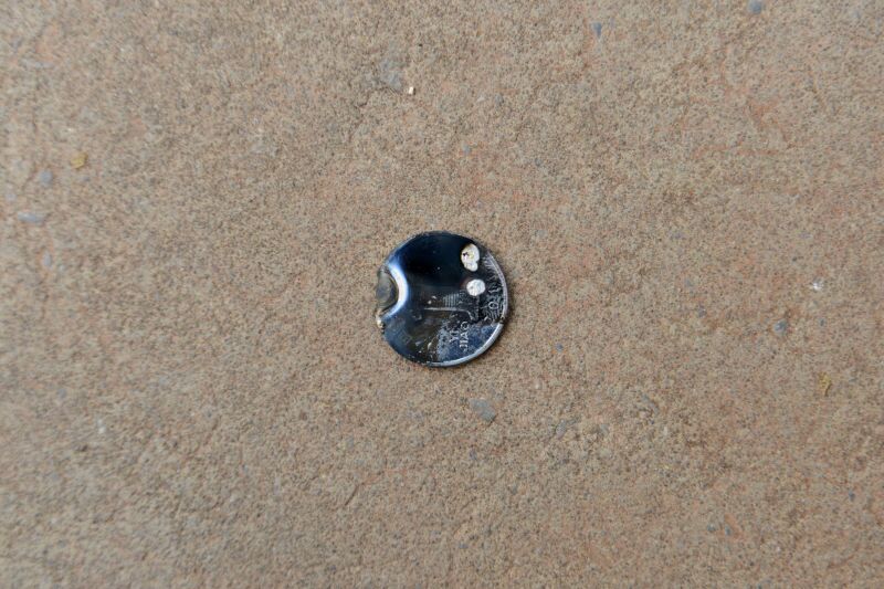 电动车充电口不小心接触金属,电动车充电插头被拔掉会伤害电池