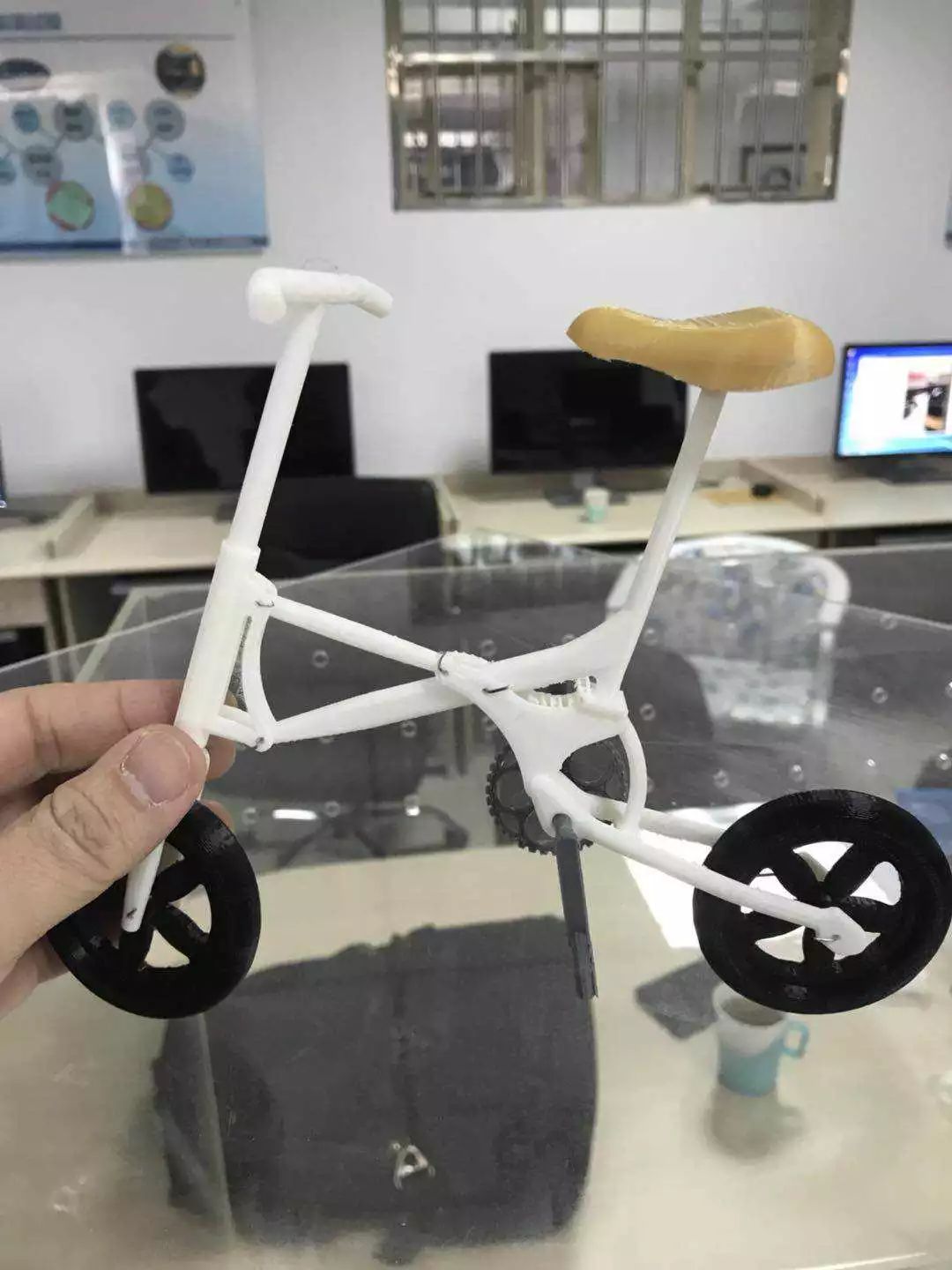 高空挑战第一人失手坠楼,高空挑战第一人坠亡有关的文章