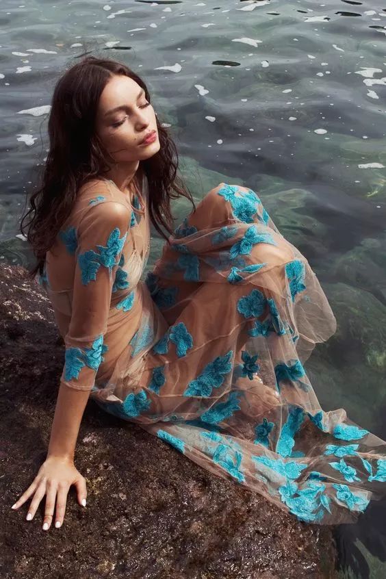 好看且质量好的连衣裙,这三款连衣裙能从秋美到冬