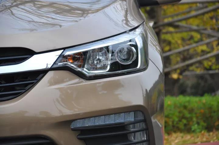 骏派d601.8自动挡怎么样,一汽森雅r7和骏派d60哪个好