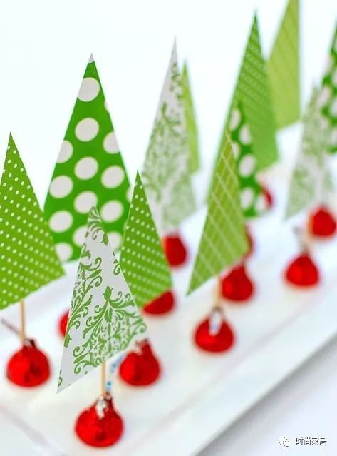 不一样的圣诞树装饰,一棵枯树怎么装饰成圣诞树