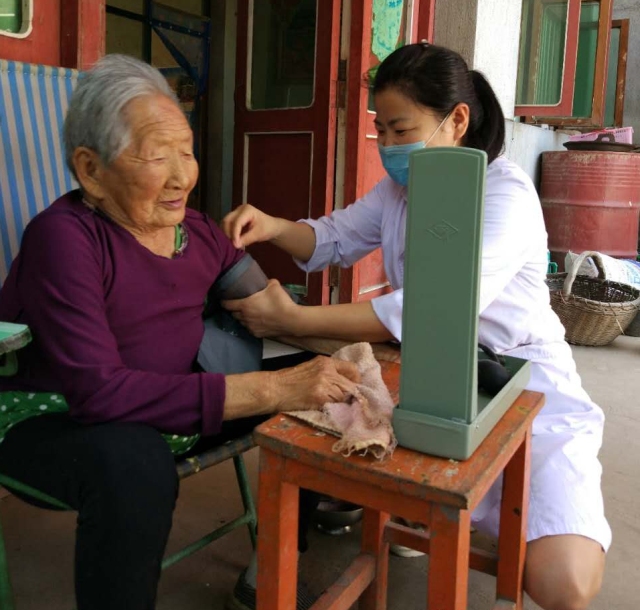 奔跑这一年|看病难?国际港务区开出“健康陆港大药方”