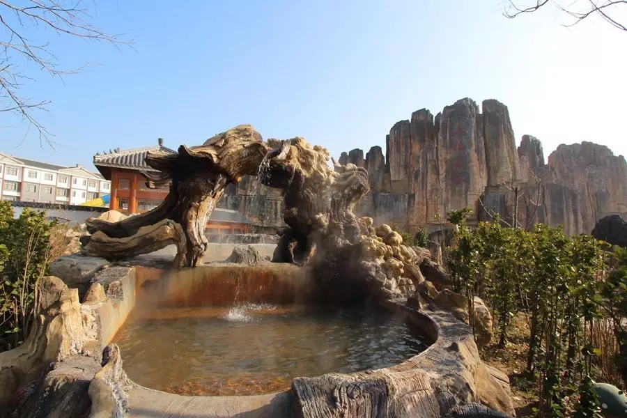 德百温泉是天然温泉么,德百温泉旅游小镇客房价格