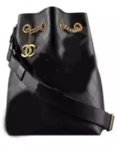 刘雯每月收入多少钱,刘雯收入2018排第几