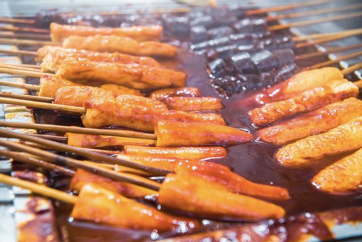 这里是韩国最传统的市场，不仅有美食还有免税店