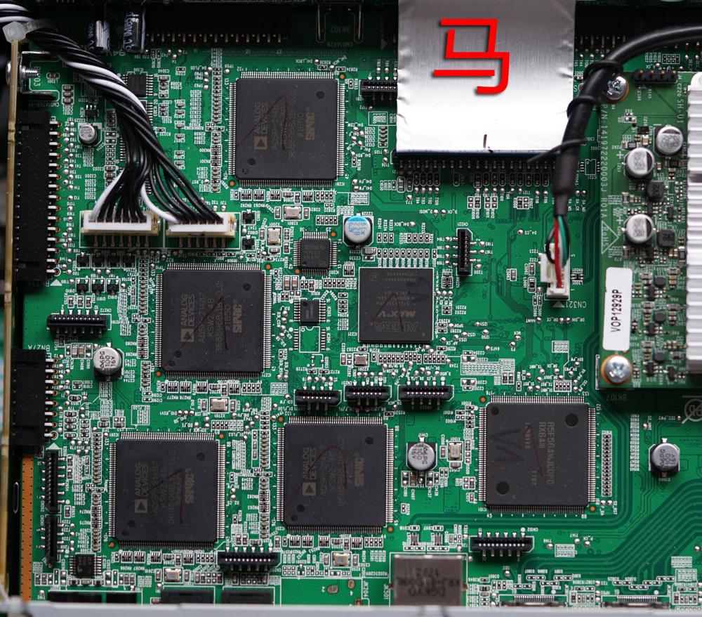 天龙AVR-X6400H和马兰士SR6012拆解！谈两台相差一万的AV功放区别