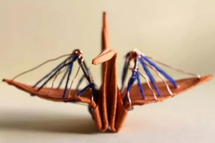 他用3个月时间，折叠了1000只千纸鹤，送给了他最亲爱的姑娘