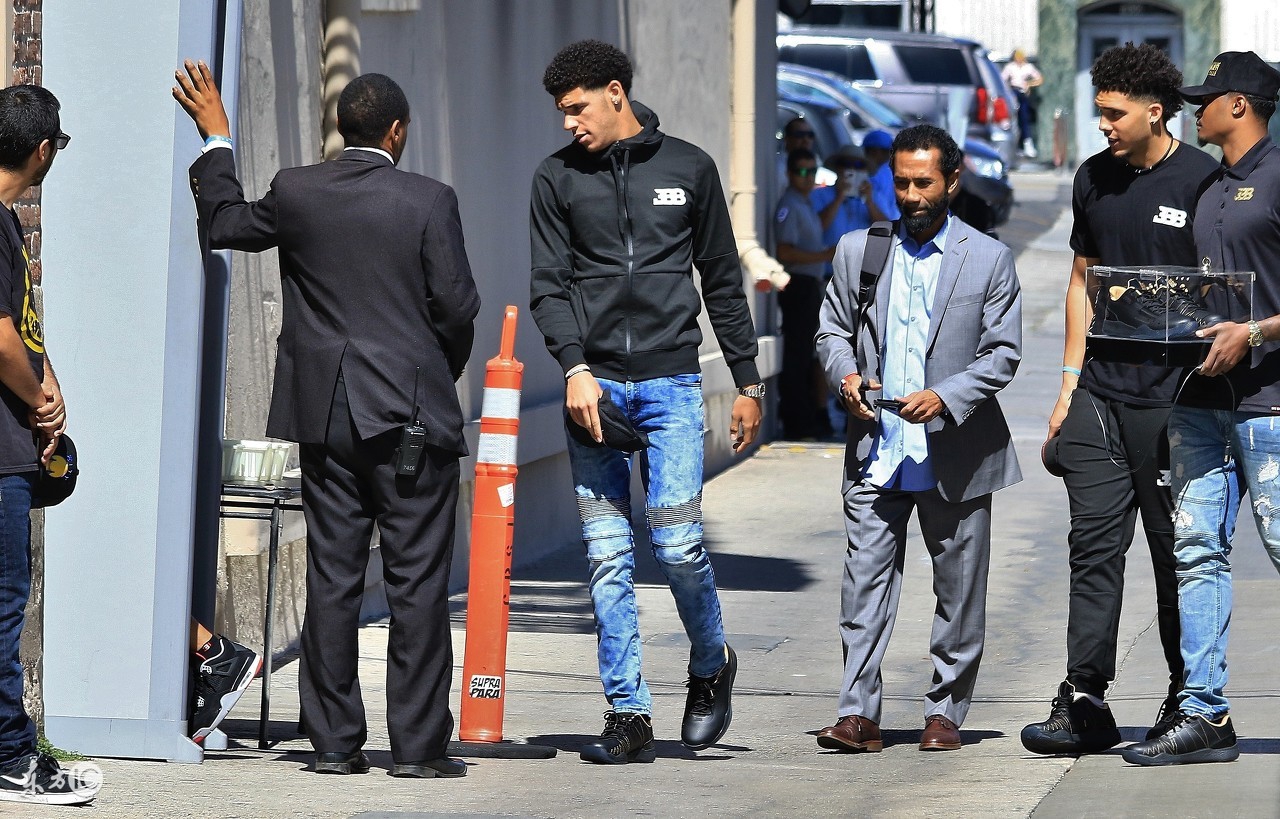 詹姆斯三双击败步行者,詹姆斯三双击败鹈鹕