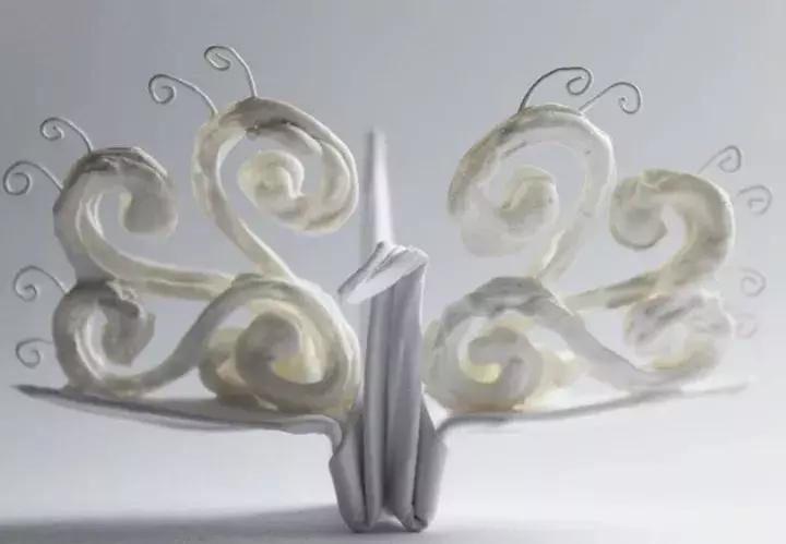 他用3个月时间，折叠了1000只千纸鹤，送给了他最亲爱的姑娘