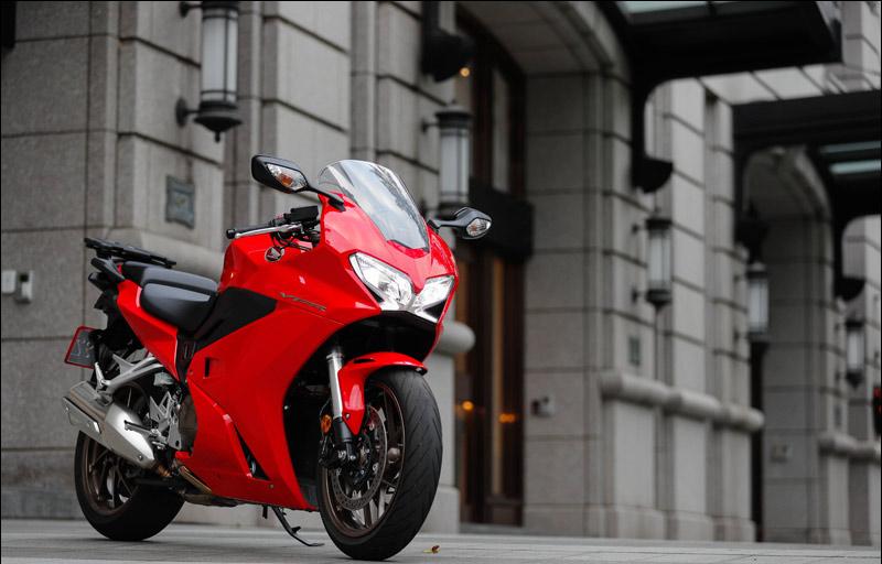 本田v4发动机视频,摩托车v4和直四引擎的区别