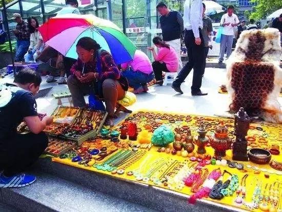 蜜蜡琥珀是真的假的,假琥珀蜜蜡用什么做的