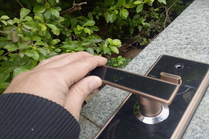 智能门锁容易被小偷无痕打开吗,智能门锁拆解图解