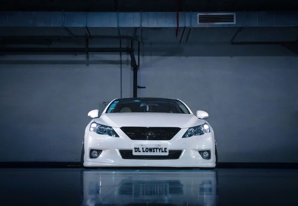 受玩车老爸影响从小就喜欢改装，长大后把锐志改成撩妹大后超！