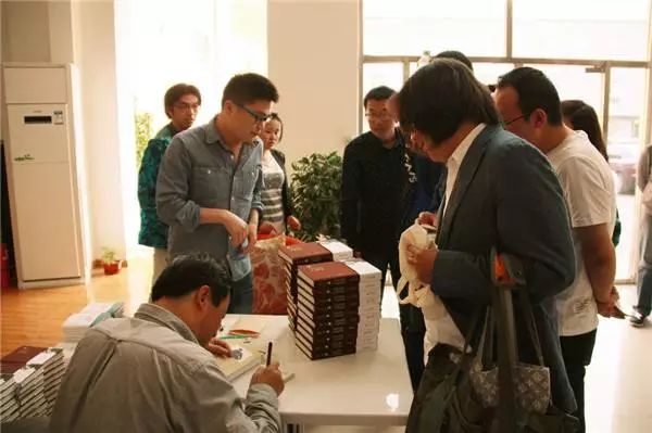 书事｜访书无尽读书有时，藏书藏出了中年危机