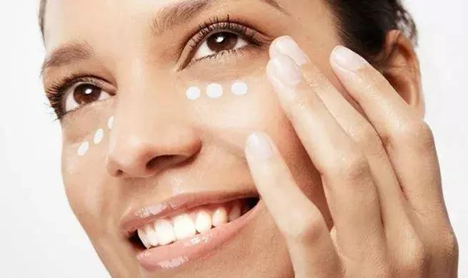 27岁有细纹黑眼圈用什么眼部护理,黑眼圈细纹浮肿补水