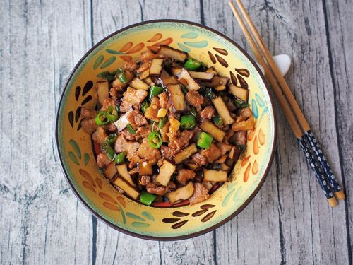 脆皮五花肉做什么菜好吃,特别下饭的五花肉小炒菜来了