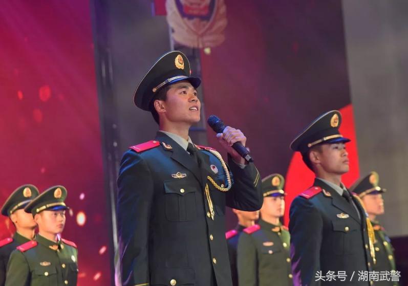 我向党旗敬个礼,我向党旗敬个礼范文