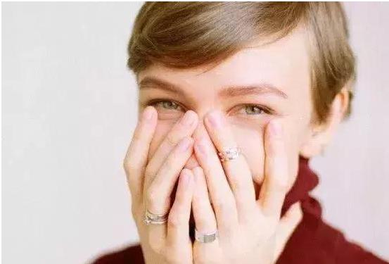 冬天手又红又紫怎么办,冬天手特别干燥怎么样可以保湿