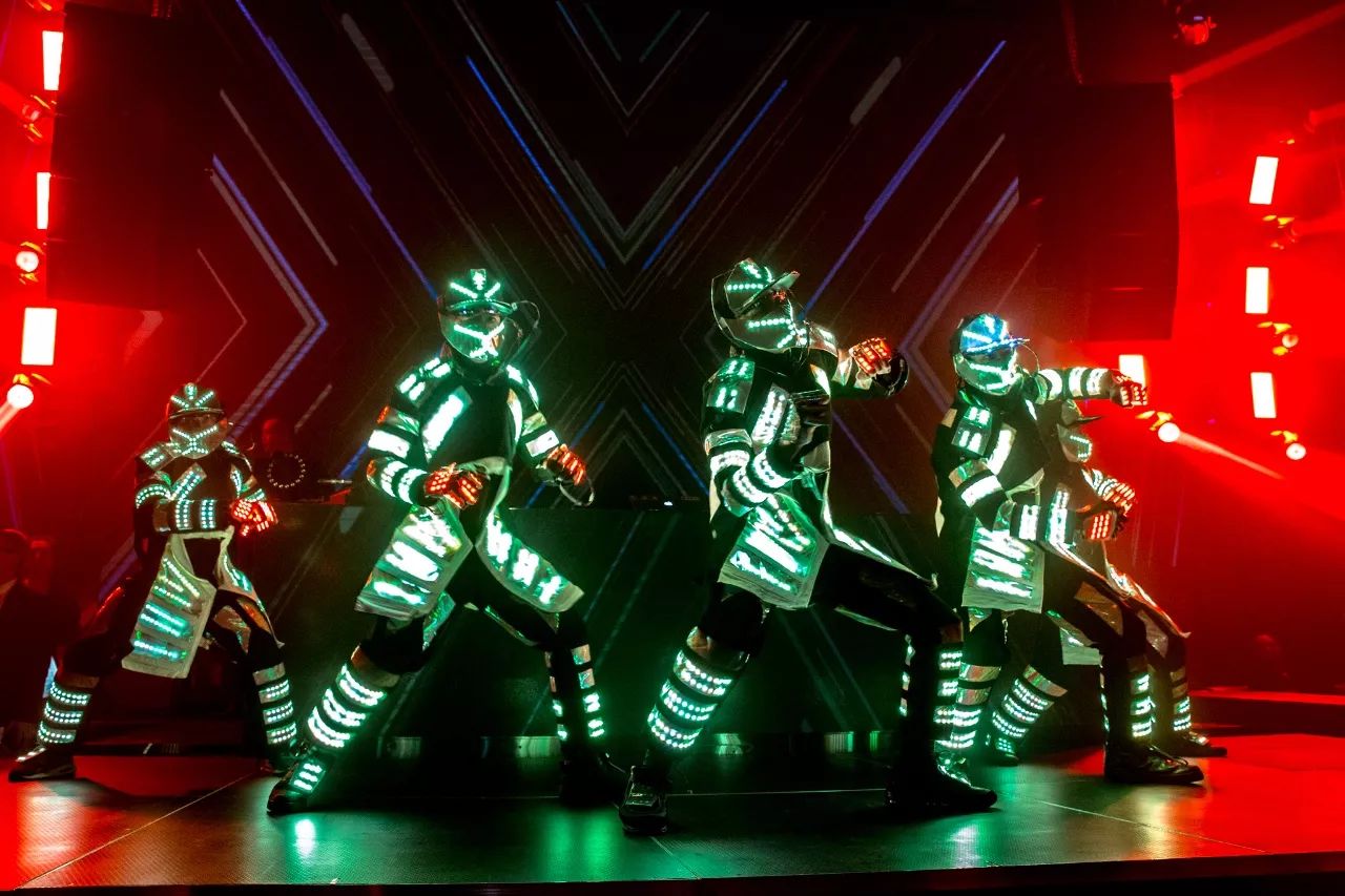 成都最高的酒吧，佳酿、美女、电音、轰趴，这个圣诞在这都能找到