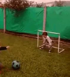 帅不过三秒能把人笑哭的爆笑足球,笑死人不偿命图