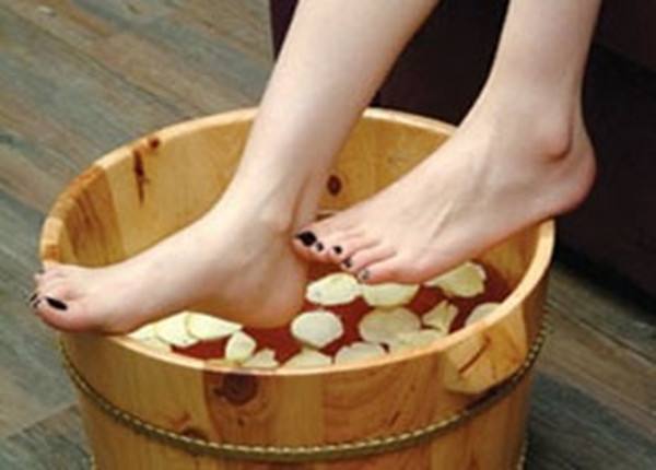 艾叶泡脚对身体有什么作用,艾叶泡脚对身体有什么好处