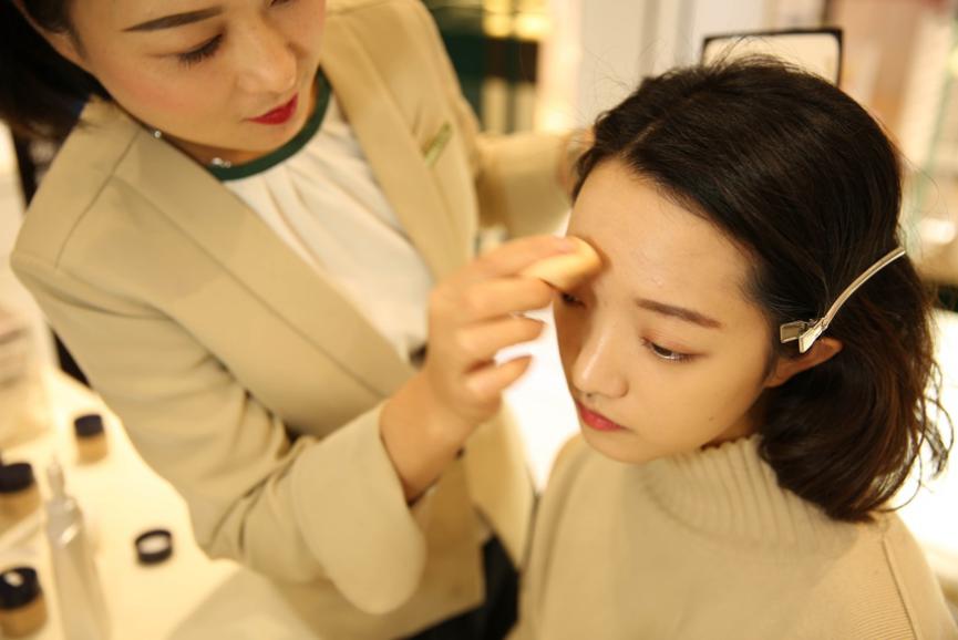 高级感妆容粉底液怎么选色号,氛围感妆容用什么色号粉底液