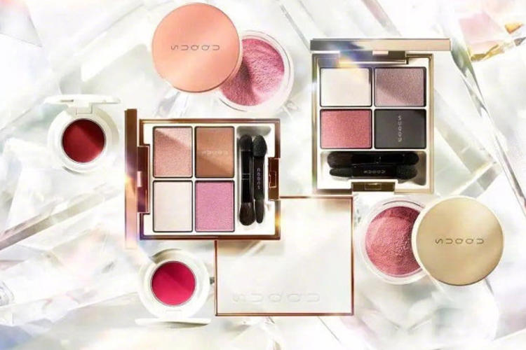 平价圣诞限定礼盒彩妆,美到窒息的圣诞彩妆