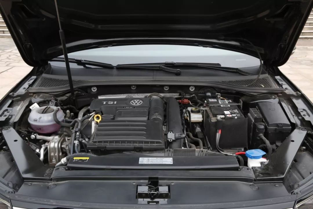 迈腾330豪华对比凯美瑞2.5锋尚,新款迈腾和凯美瑞试驾