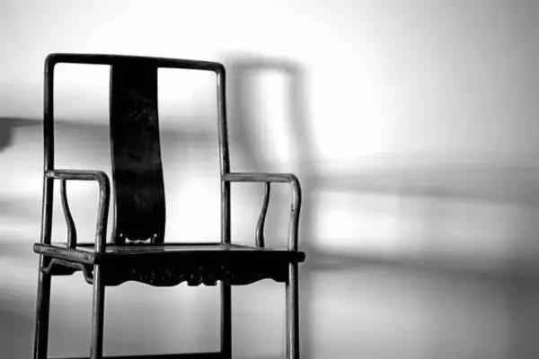 红木家具沙发腿开裂是质量问题吗,红木家具开裂变形的原因