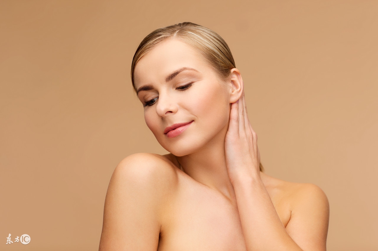 女性皮肤干燥粗糙用什么护肤品,女性50岁以后皮肤粗糙什么原因