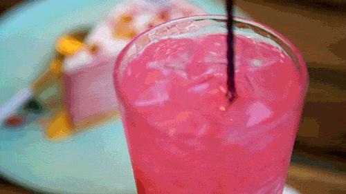 在甜品店里花样调酒？新街口这家网红店让你来了就不想走！