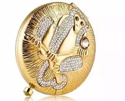 13个大牌出的狗年限定款，总有一个能亮瞎狗眼