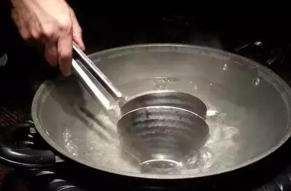 用开水烫碗筷真正的杀菌吗,用开水烫碗筷可以起到消毒的作用