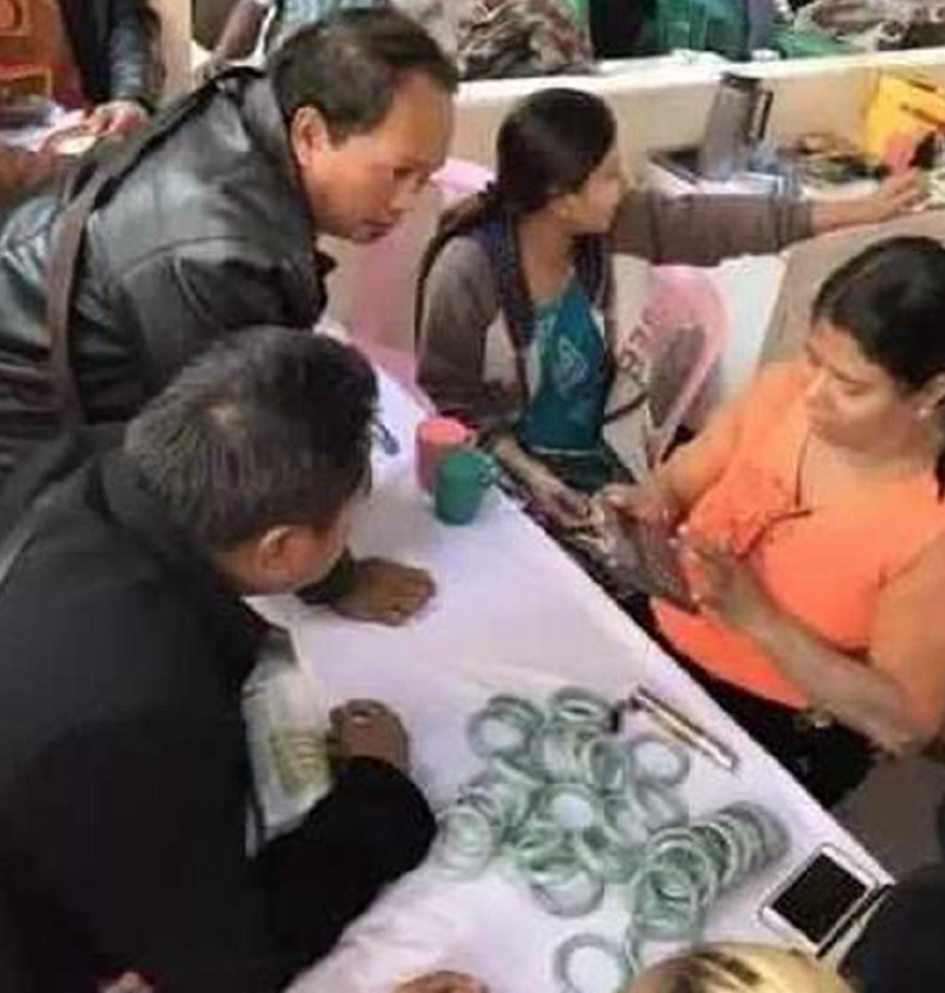 这群人，抽着6块钱的烟，住着50块的宾馆，却谈着上千万的生意？