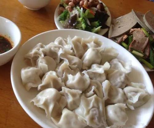 红专南路美食一条街有停车场吗,红专南路老字号美食街