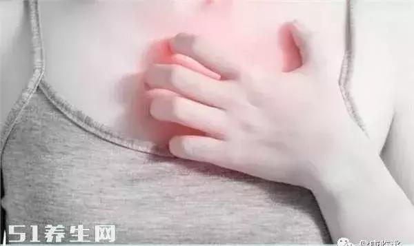 手指指甲扁平凹陷是什么原因,指甲有竖纹凹陷是什么原因