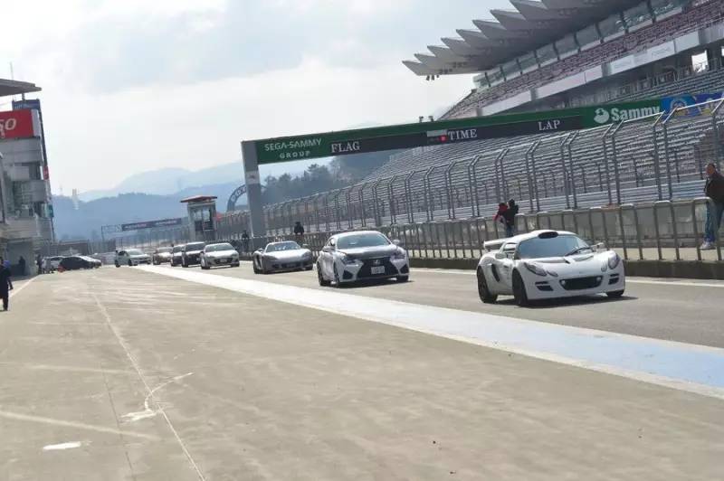 车闻联播伪装不撤，“友谊的小船说翻就翻”！