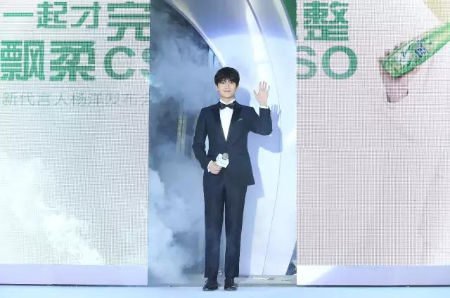 发光肌已不够特别！让柔顺亮泽秀发成为你新的魅力点！