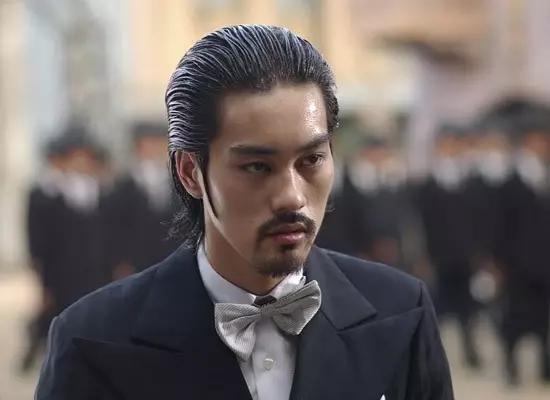 他做过泥水工，跑过龙套，因周星驰赏识成名！