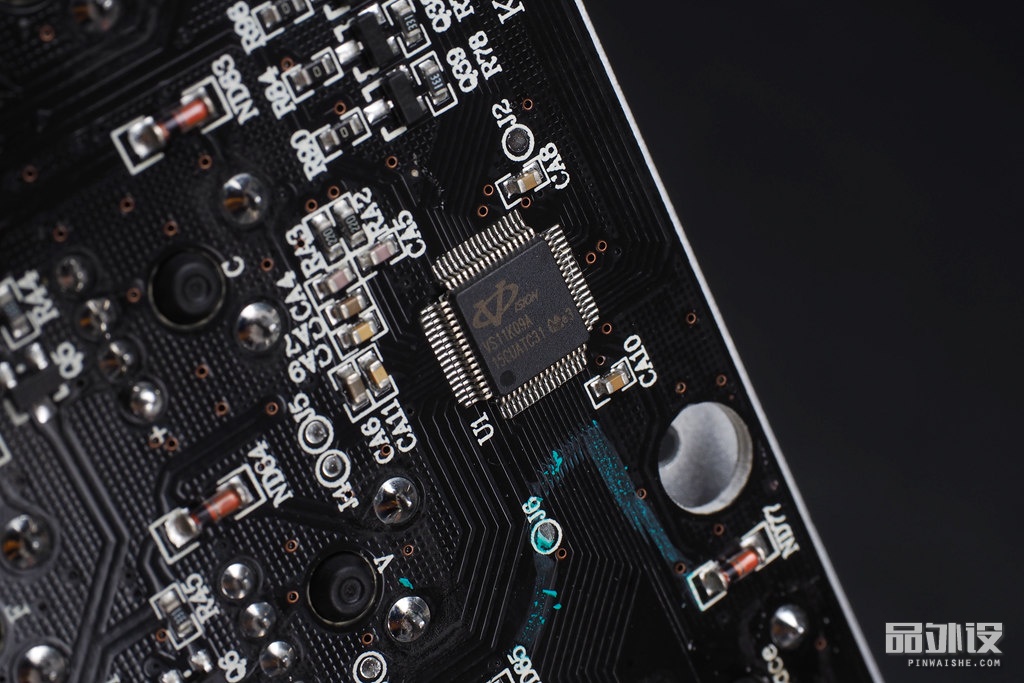 黑爵极客ak33怎么连接电脑,极氪黑爵背光键盘ak33怎么开灯