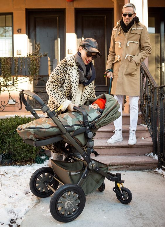 一手婴儿车，一*狗手**，这样的老公什么时候才有？