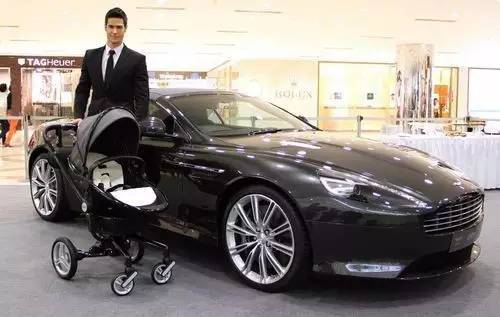 一手婴儿车，一*狗手**，这样的老公什么时候才有？