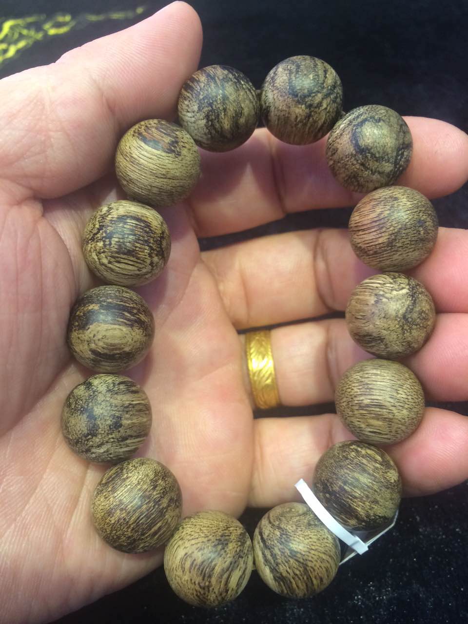 沉香手串价格一般是多少,深度解析沉香手串的价格及风险