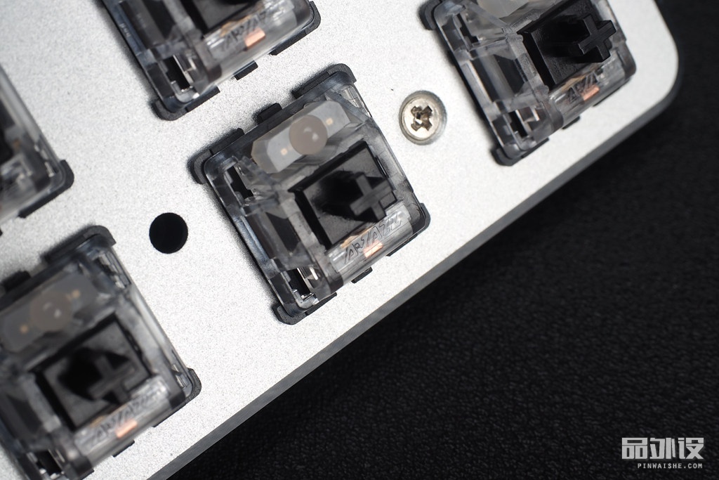 黑爵极客ak33怎么连接电脑,极氪黑爵背光键盘ak33怎么开灯