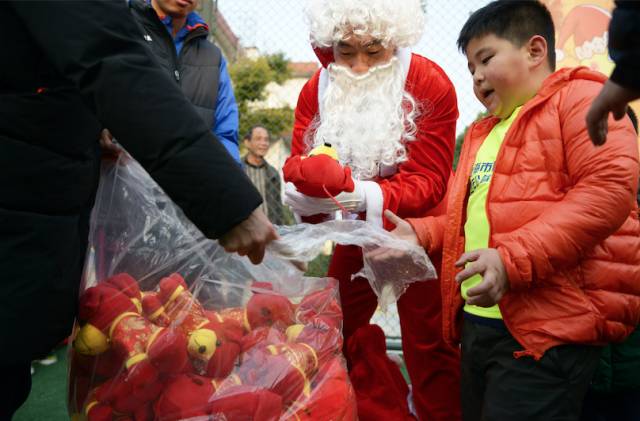 亲子足球运动会圆满结束,520亲子运动会圆满结束