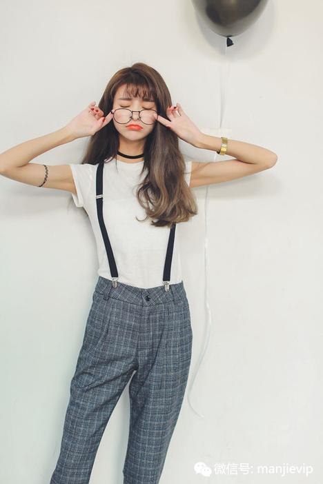 背带裤穿着显年轻活泼 (小个子特别时髦显嫩的背带裤)